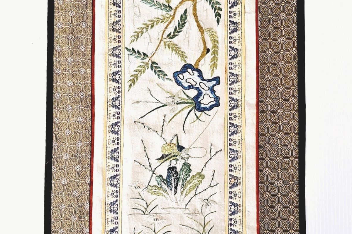 Photo 2 Broderie chinoise- Soie dans cadre doré- Sous verre- Ancien
