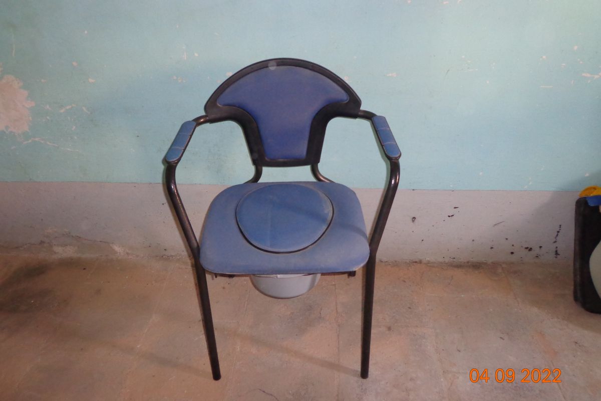 Photo 2 Chaise  médicale  urinal
