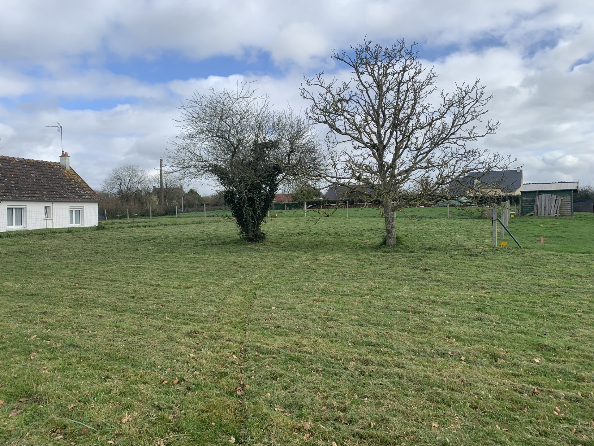 à vendre terrain à batir de 936m2, non viabilisé...