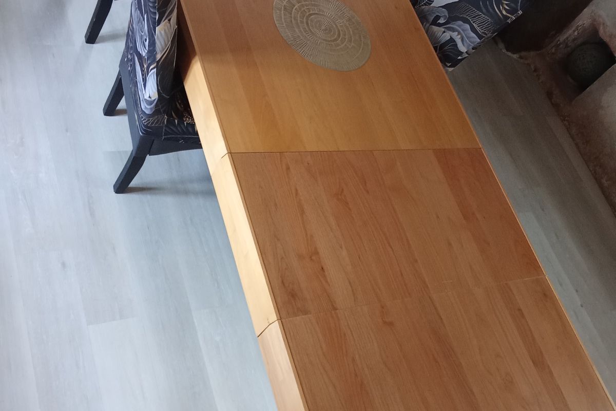 Photo 2 Table 