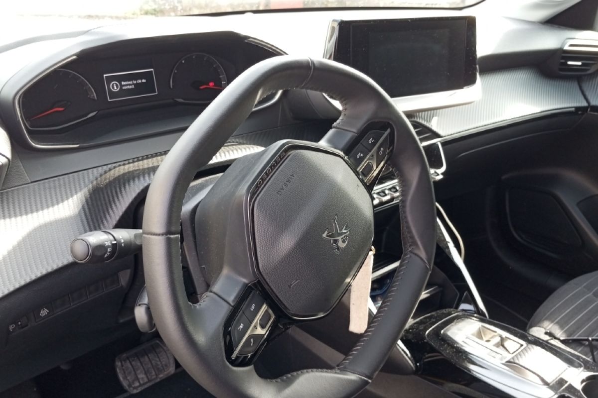 Photo 2 Peugeot 208 style