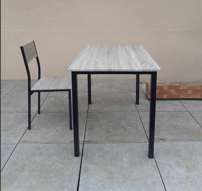 Table + 4 chaises
