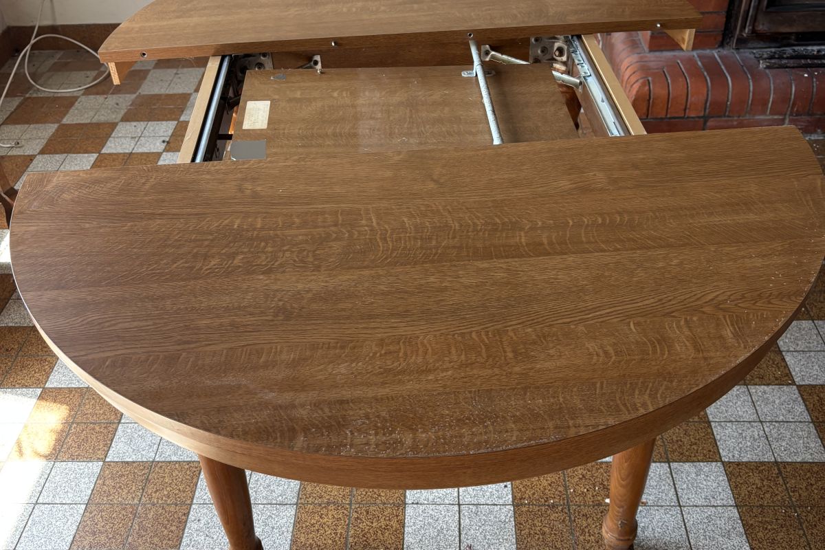 TABLE OVALE EN CHENE