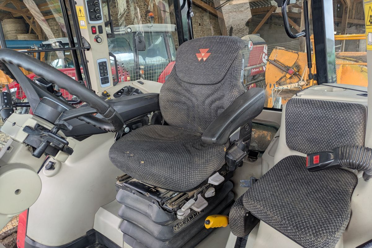 Photo 3 Tracteur Massey Ferguson 7715 S