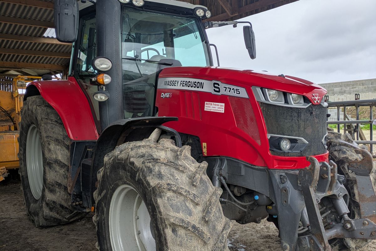 Photo 2 Tracteur Massey Ferguson 7715 S