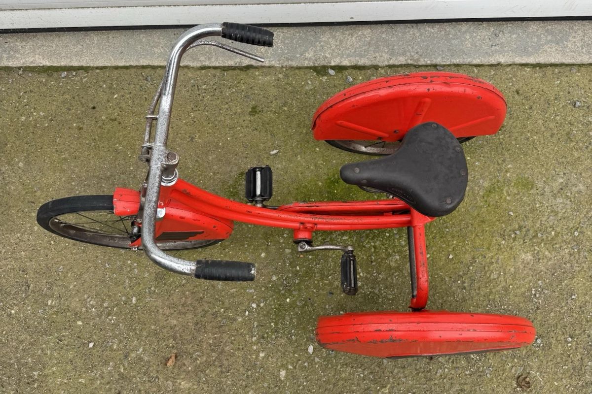 Rare tricycle Wavex Wizard rouge pour enfant, selle Dunlop d’origine, pièce de collection vintage