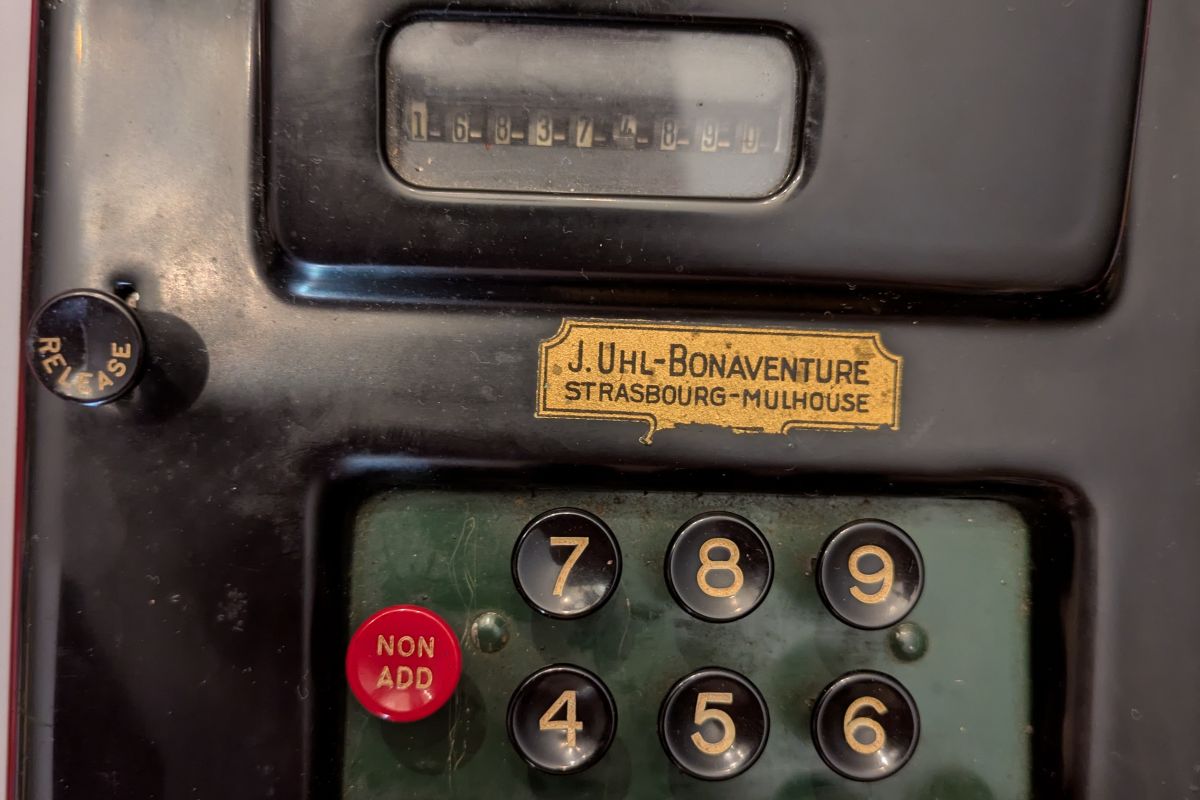 Photo 2 Machine a calculer ancienne