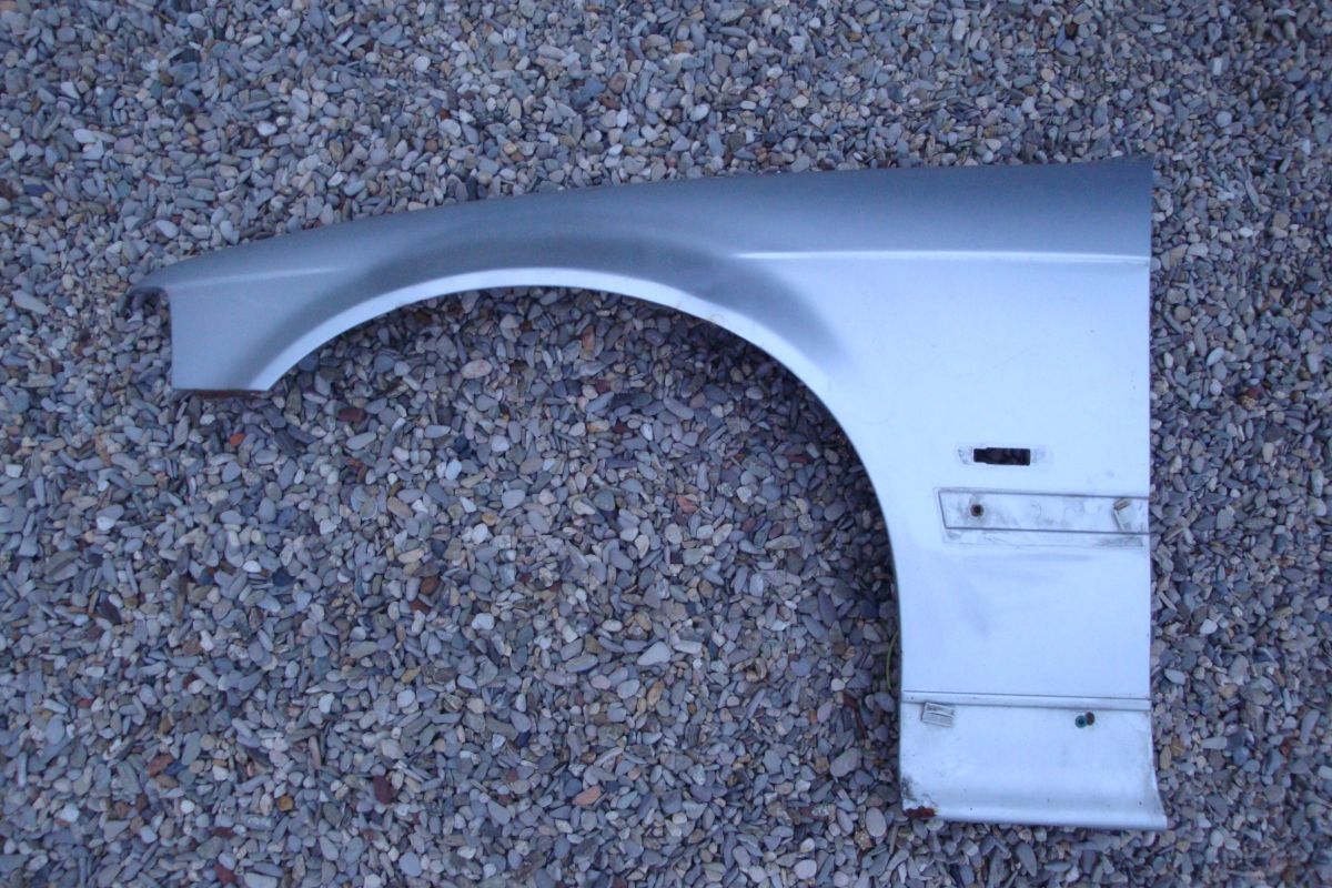 Aile av G avant gauche bmw serie 3 génération E36 de 1990 à 2000 bmw numéro oem part reference number 41358223921 41358215271 enlevé d'une compact L left wing PAS d'envoi gratuit