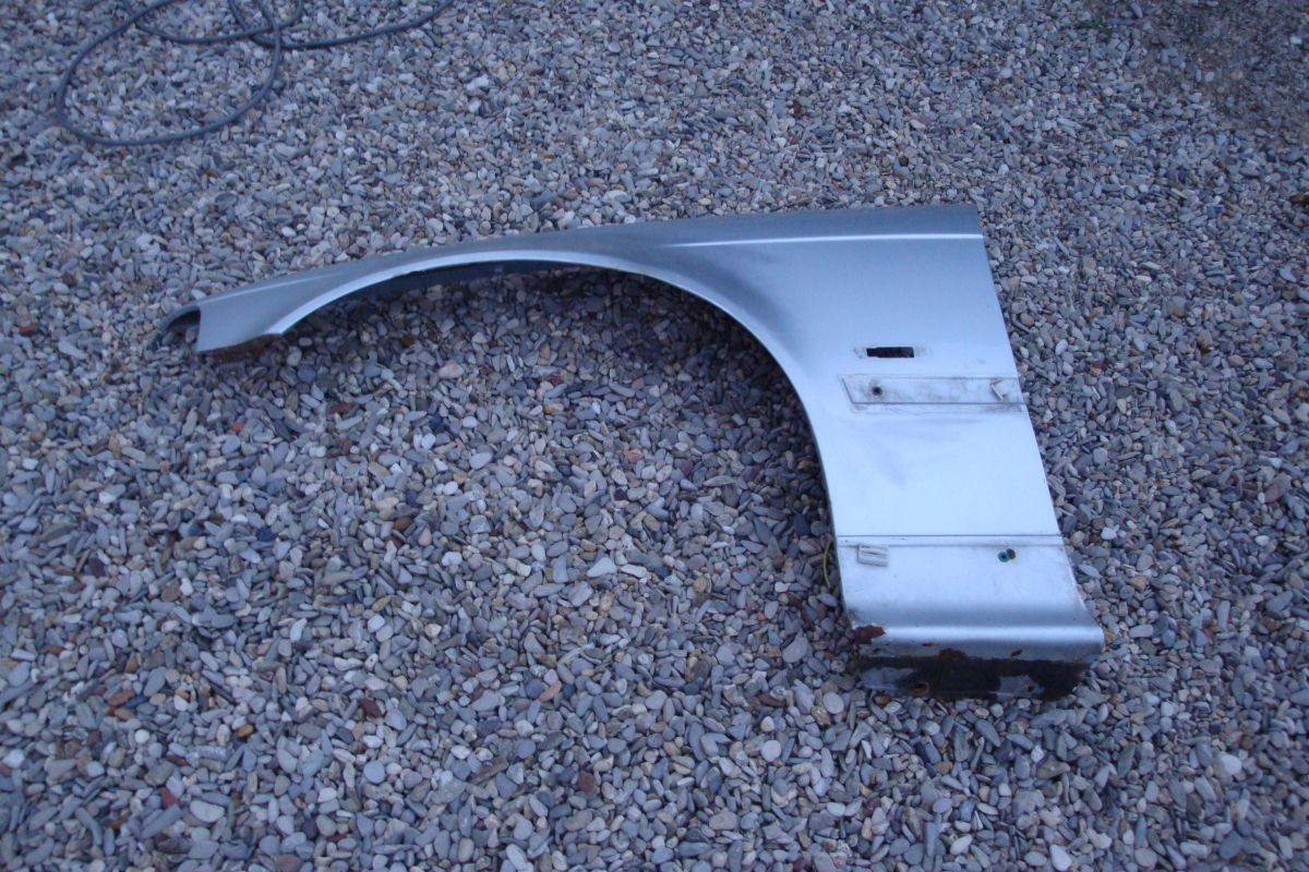 Photo 2 Aile av G avant gauche bmw serie 3 génération E36 de 1990 à 2000 bmw numéro oem part reference number 41358223921 41358215271 enlevé d'une compact L left wing PAS d'envoi gratuit