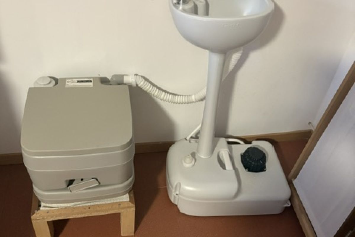TOILETTE PORTABLE DE CAMPING 10 + 10L avec support à LAVE-MAINS 20L VidaXL