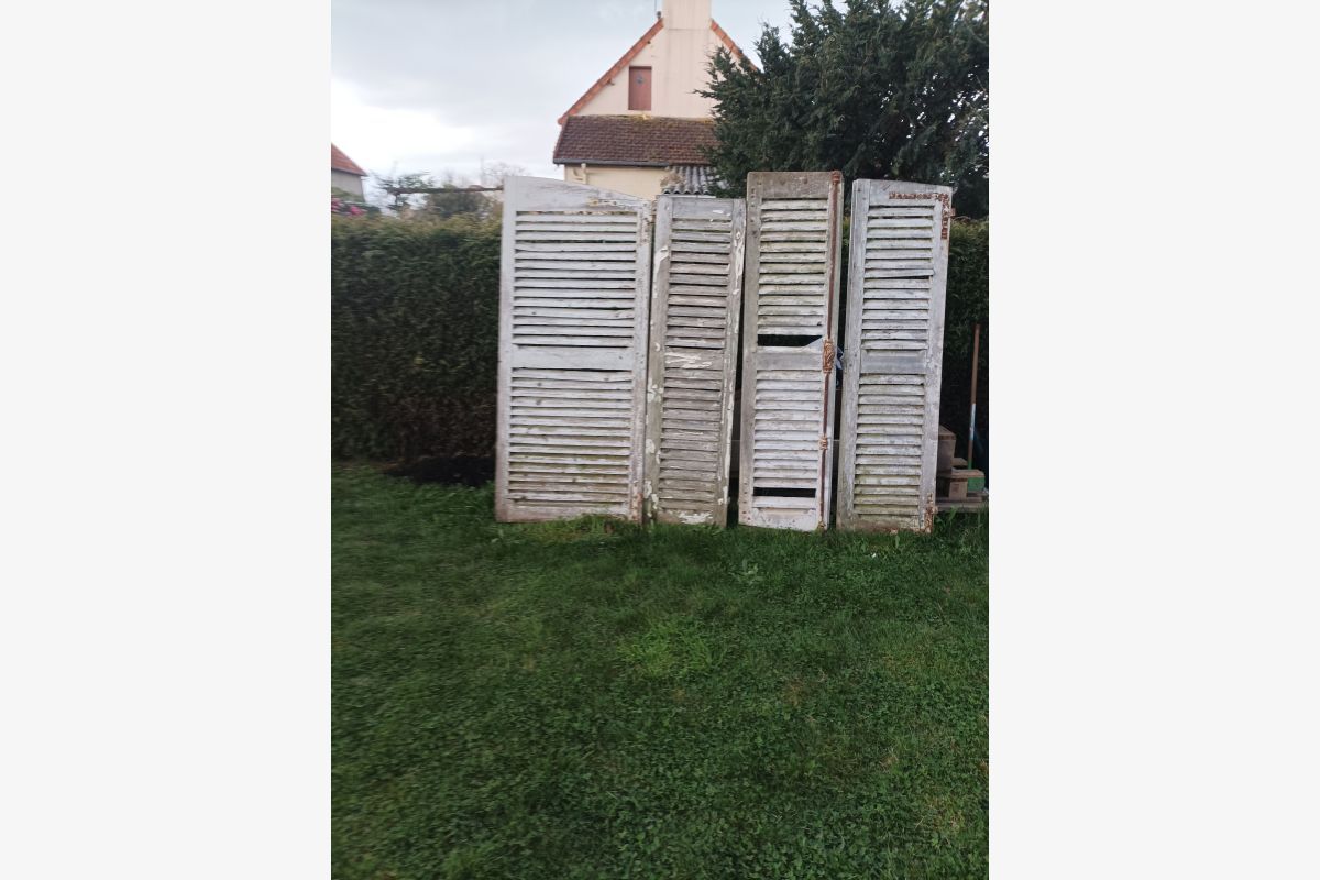 Persiennes anciennes en bois