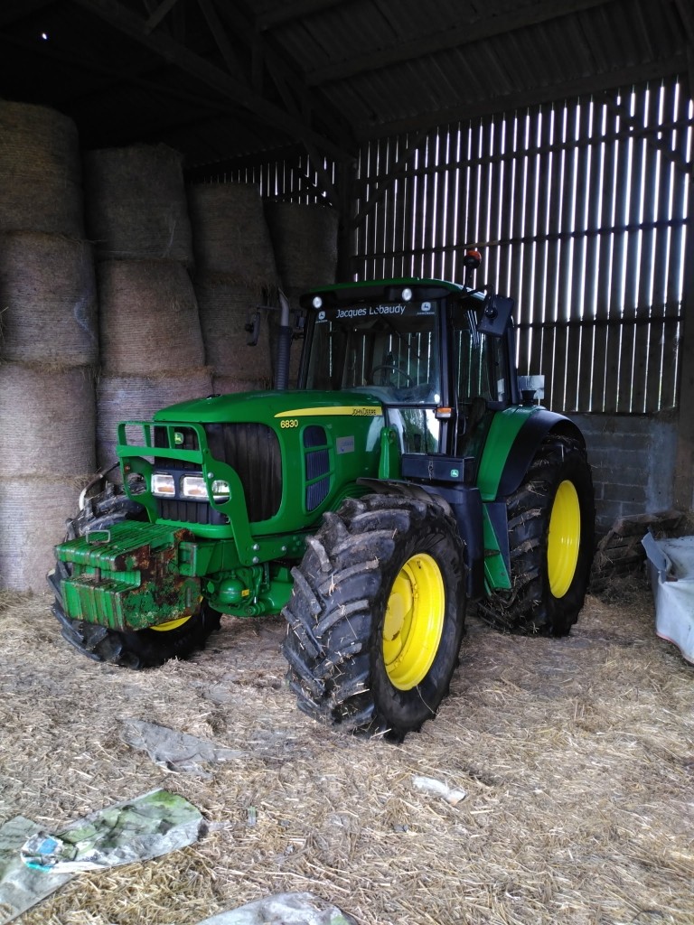 John Deer 6830