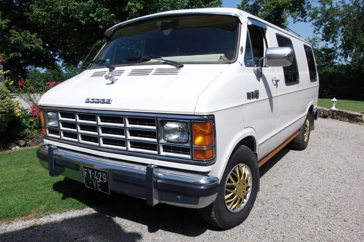 dodge Ram van B250 5.2 V8