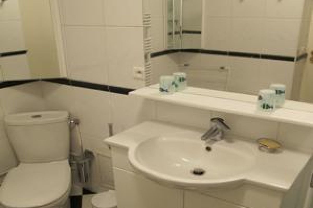 Photo 2 Studio meuble de 28 m2, situé au 1er étage dans un immeuble récent