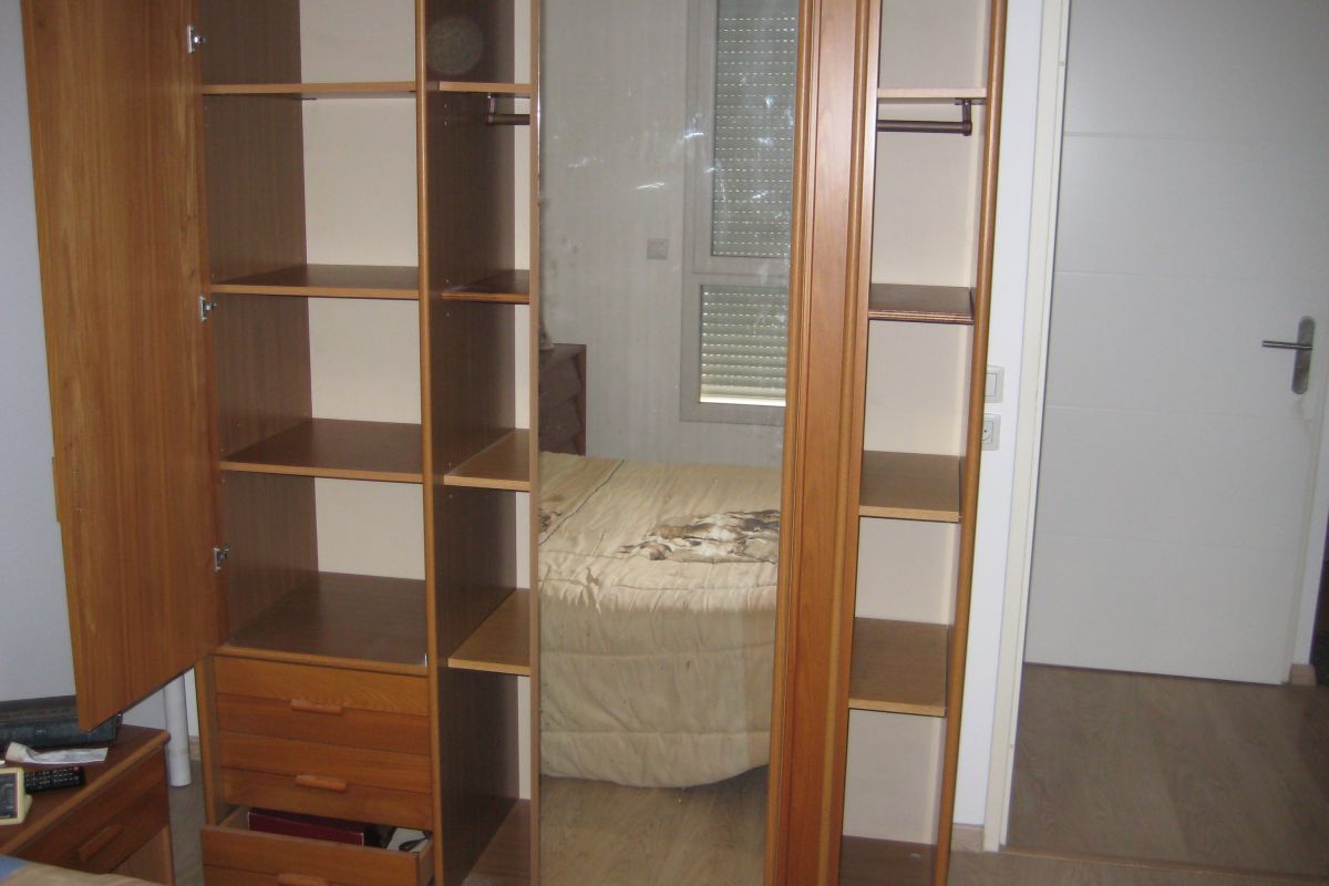 Photo 2 ARMOIRE 3  PORTES 3 TIROIRS