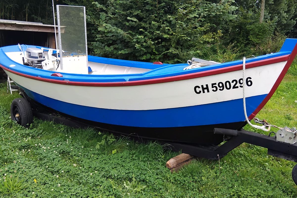 Bateau DORIS très bon état 