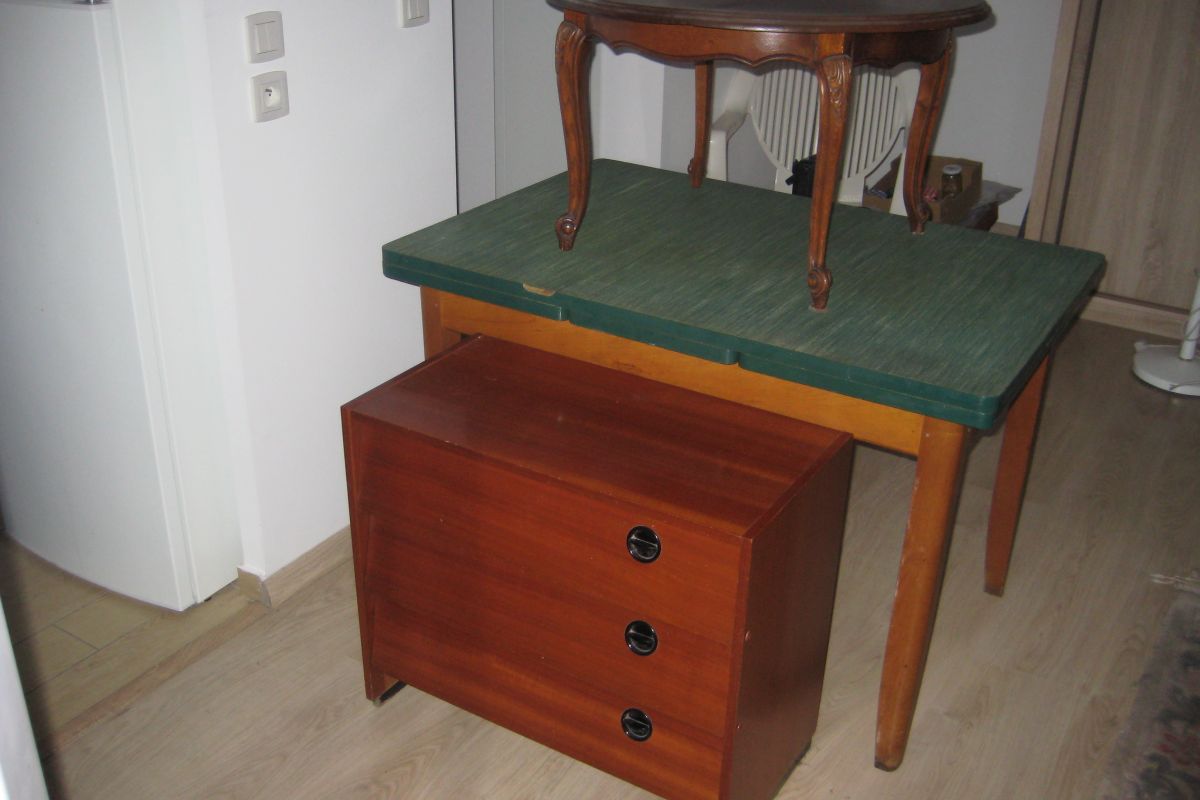TABLES ET MEUBLE A CHAUSSURE