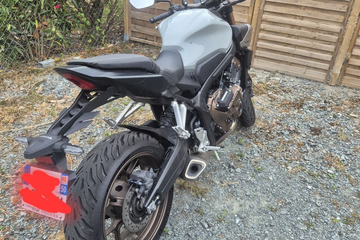Photo 3 Honda CB650R e-Clutch A2 – Mai 2024 – 8 200 km évolutifs – 8 490 €