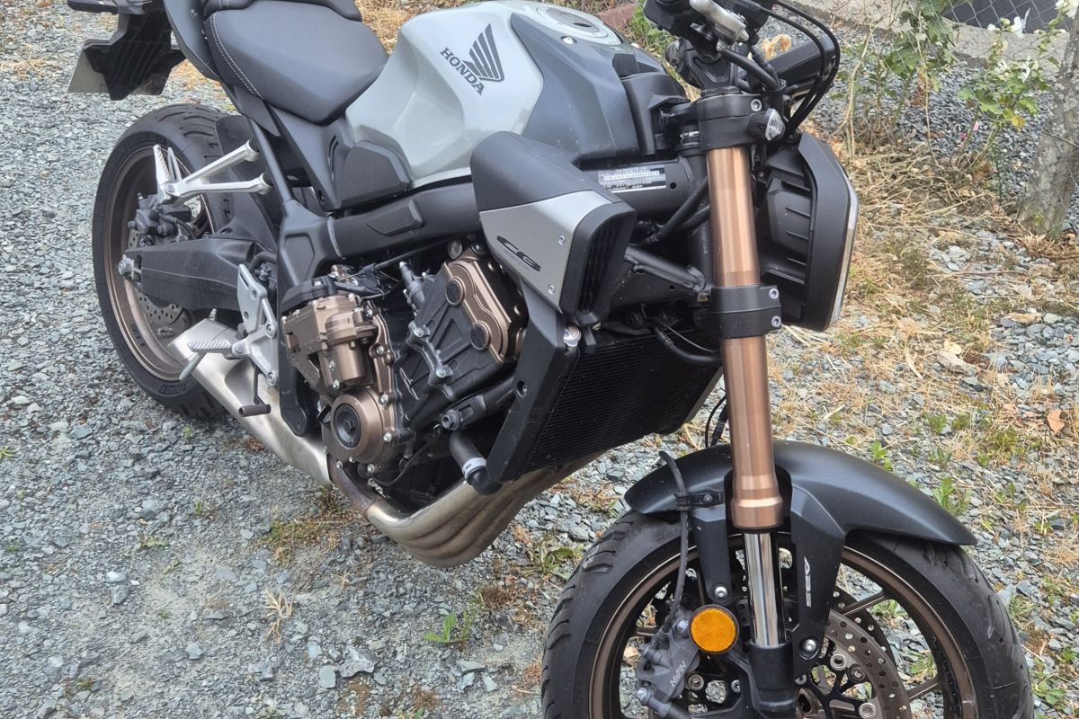 Honda CB650R e-Clutch A2 – Mai 2024 – 8 200 km évolutifs – 8 490 €
