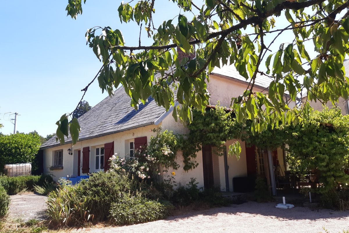 Charmante maison en pierre de 152m2 avec terrain attenant