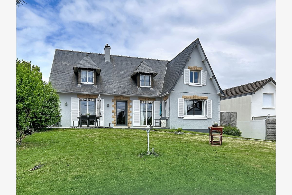 exclu., proche bourg, vds maison sur ss-sol complet, de 6 p.