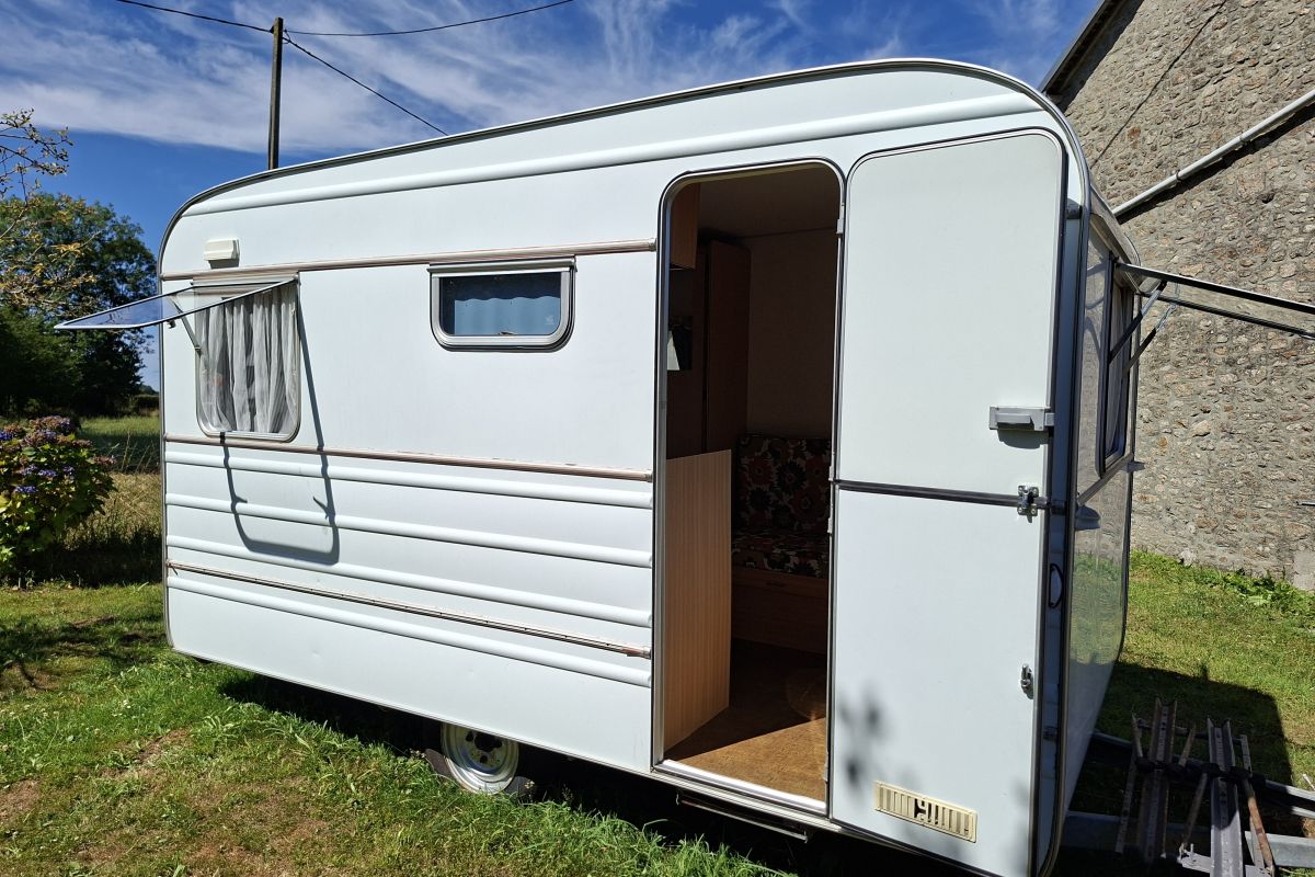 Caravane Tesserault avec auvent