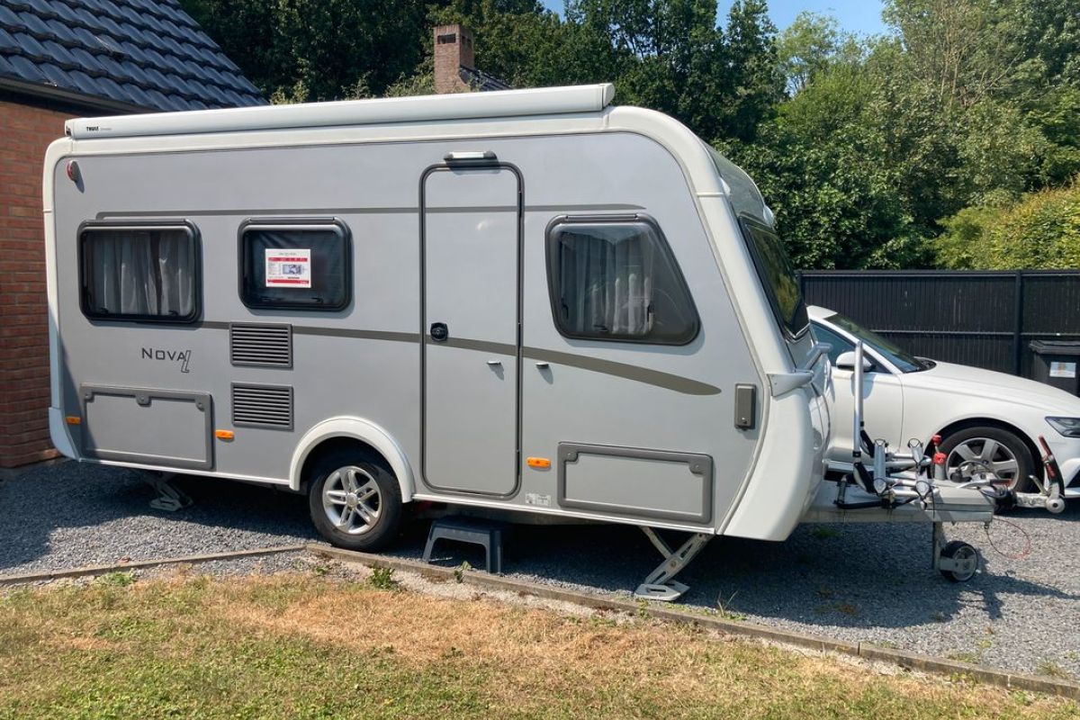 Caravane Eriba Nova Light 425