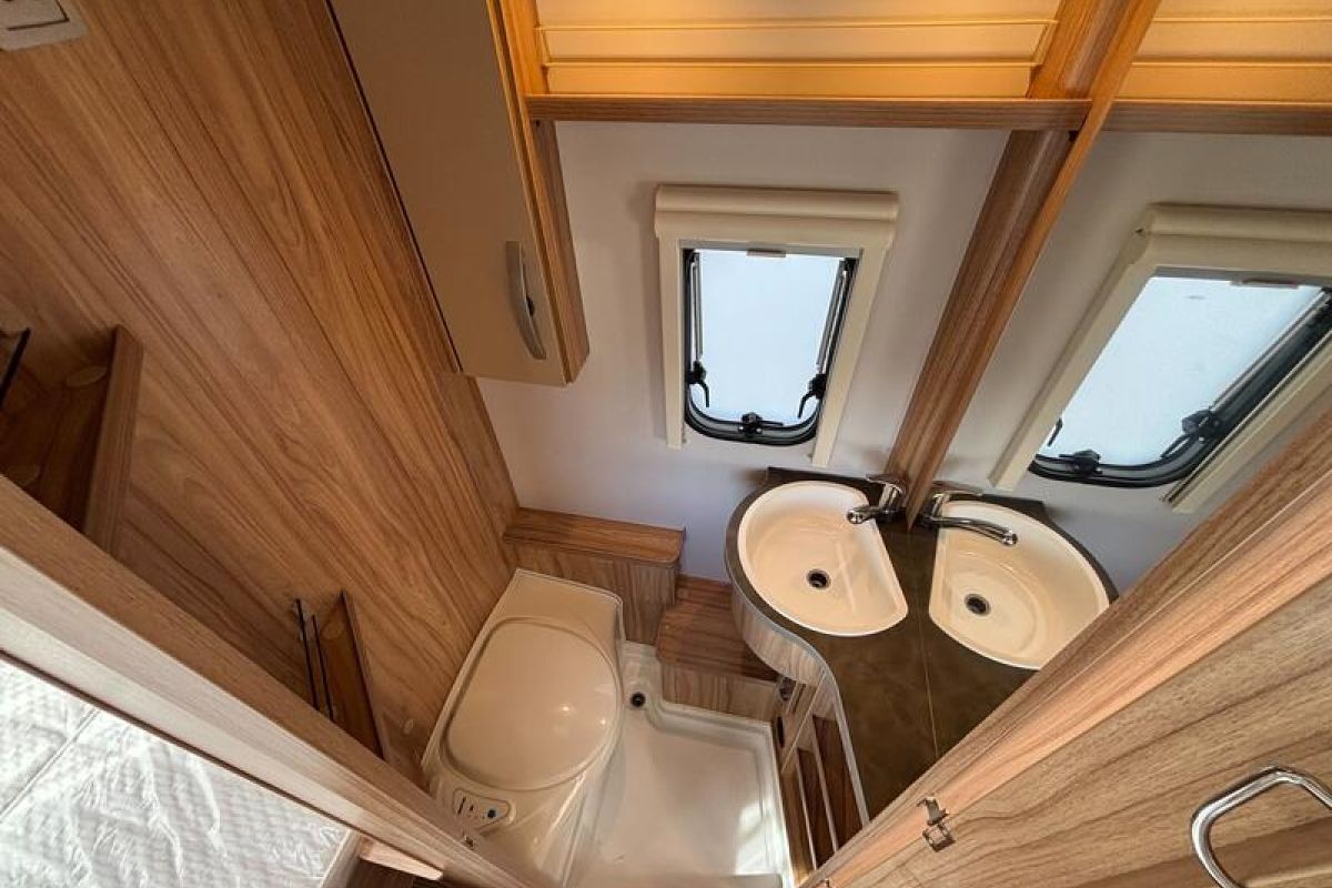 Photo 2 Caravane Eriba Nova Light 425