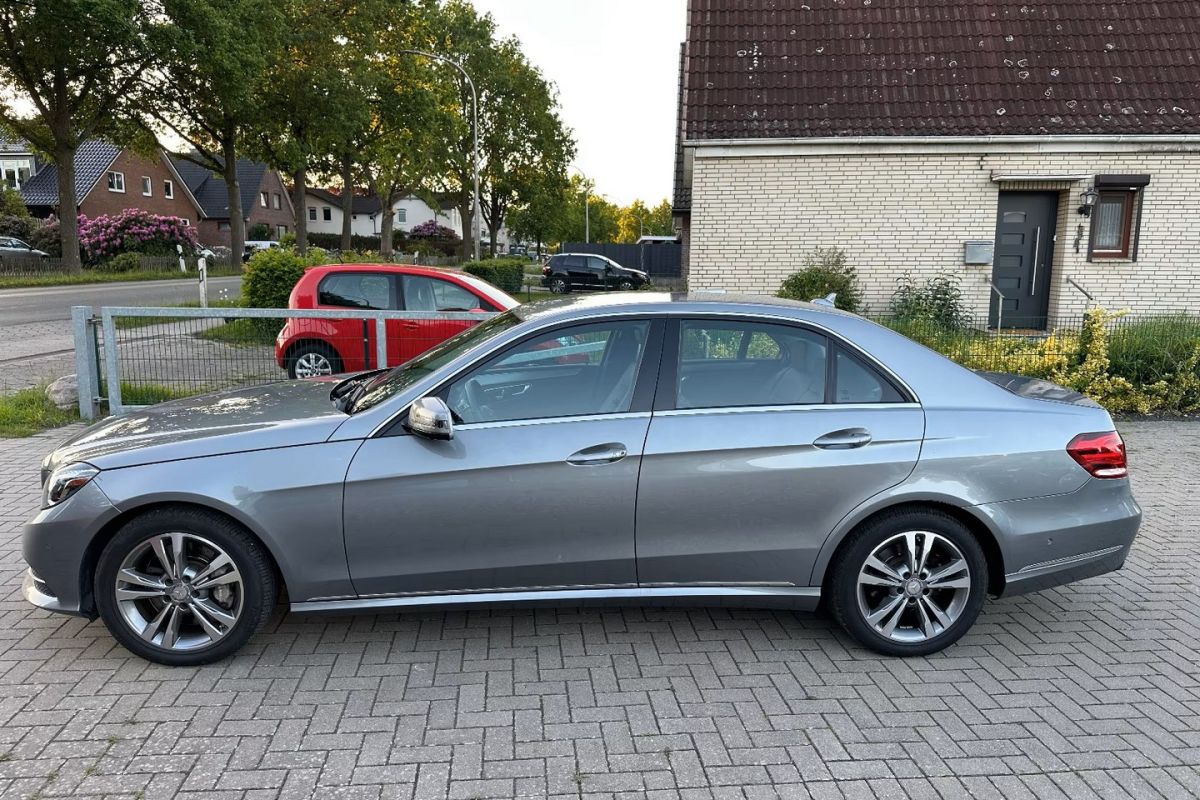 Superbe MERCEDES classe E 400 EXECUTIVE 3.0L V6 Bi-Turbo 333 cv, carnet Mercedes Complet / un seul propriétaire de 2014 a Juin 2026