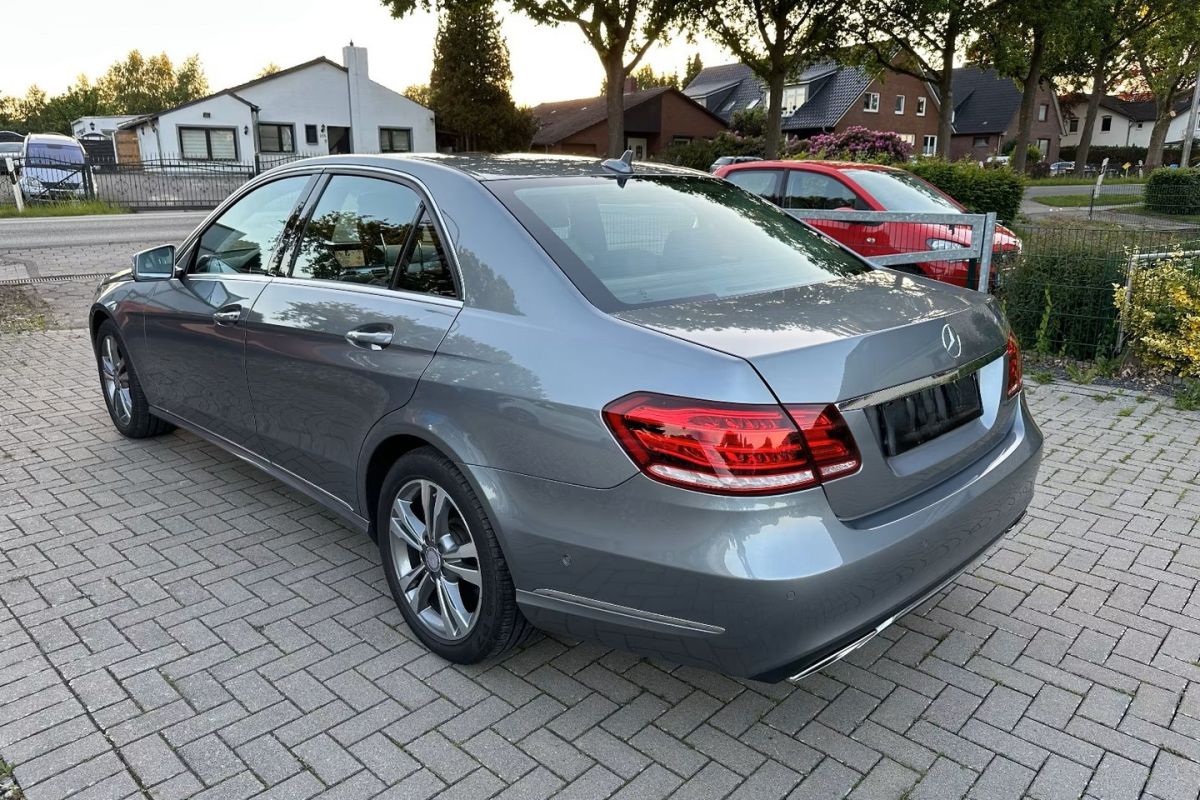 Photo 2 Superbe MERCEDES classe E 400 EXECUTIVE 3.0L V6 Bi-Turbo 333 cv, carnet Mercedes Complet / un seul propriétaire de 2014 a Juin 2026