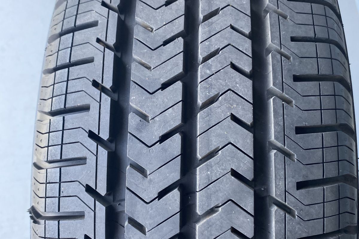 Photo 2 4 pneus été Michelin Agilis 215/60R 17C