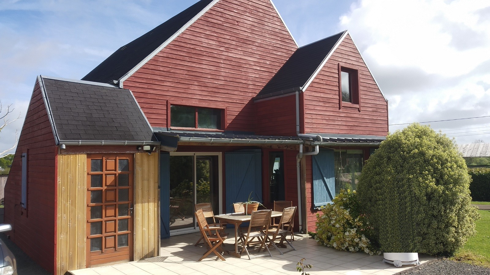 à vendre maison en bois massif, 160 m2 habitables, comprenan