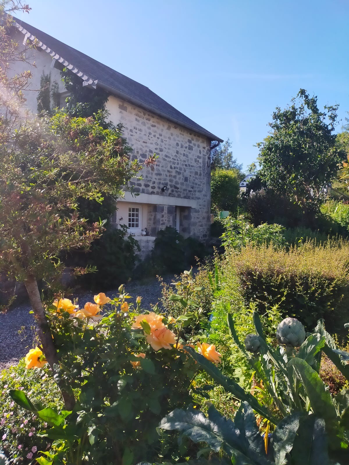 à 4 km de Coutances, pour une personne loue gîte de 65 m2...