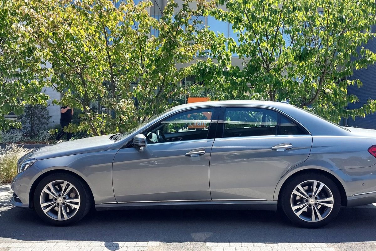 Photo 2 Superbe Mercedes classe E 400 Exécutive 3.0 l V6 bi-turbo 333 cv, carnet Mercedes Complet / un seul propriétaire de 2014 à Juin 2026