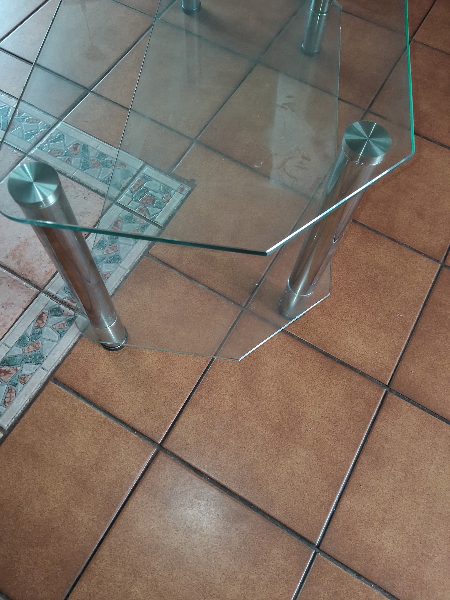 Table de télé en verre