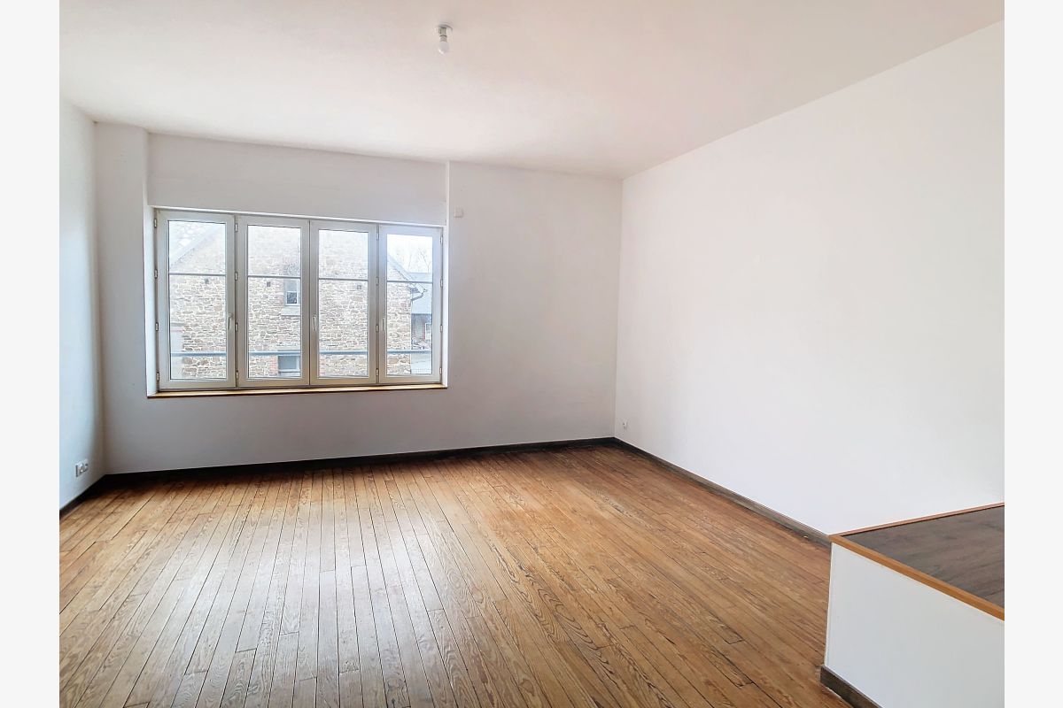 proches écoles et tous commerces, maison de ville 109,92 m2,