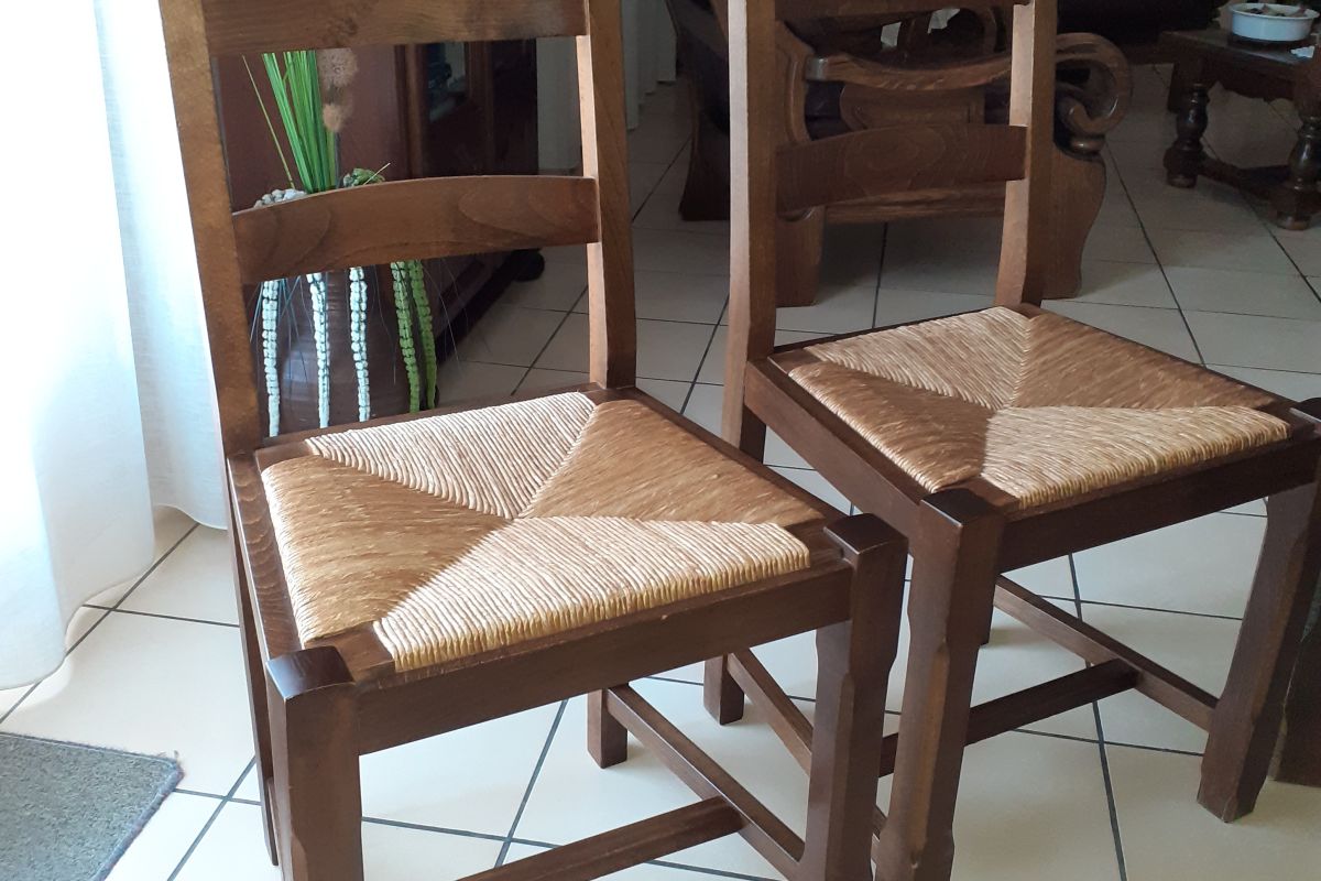 Photo 3 Buffet + table + chaises + banc