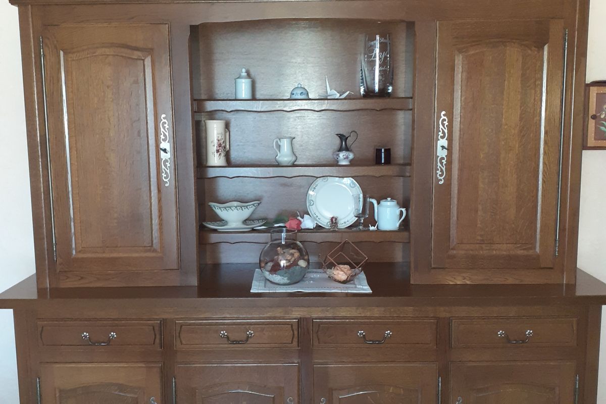 Buffet + table + chaises + banc