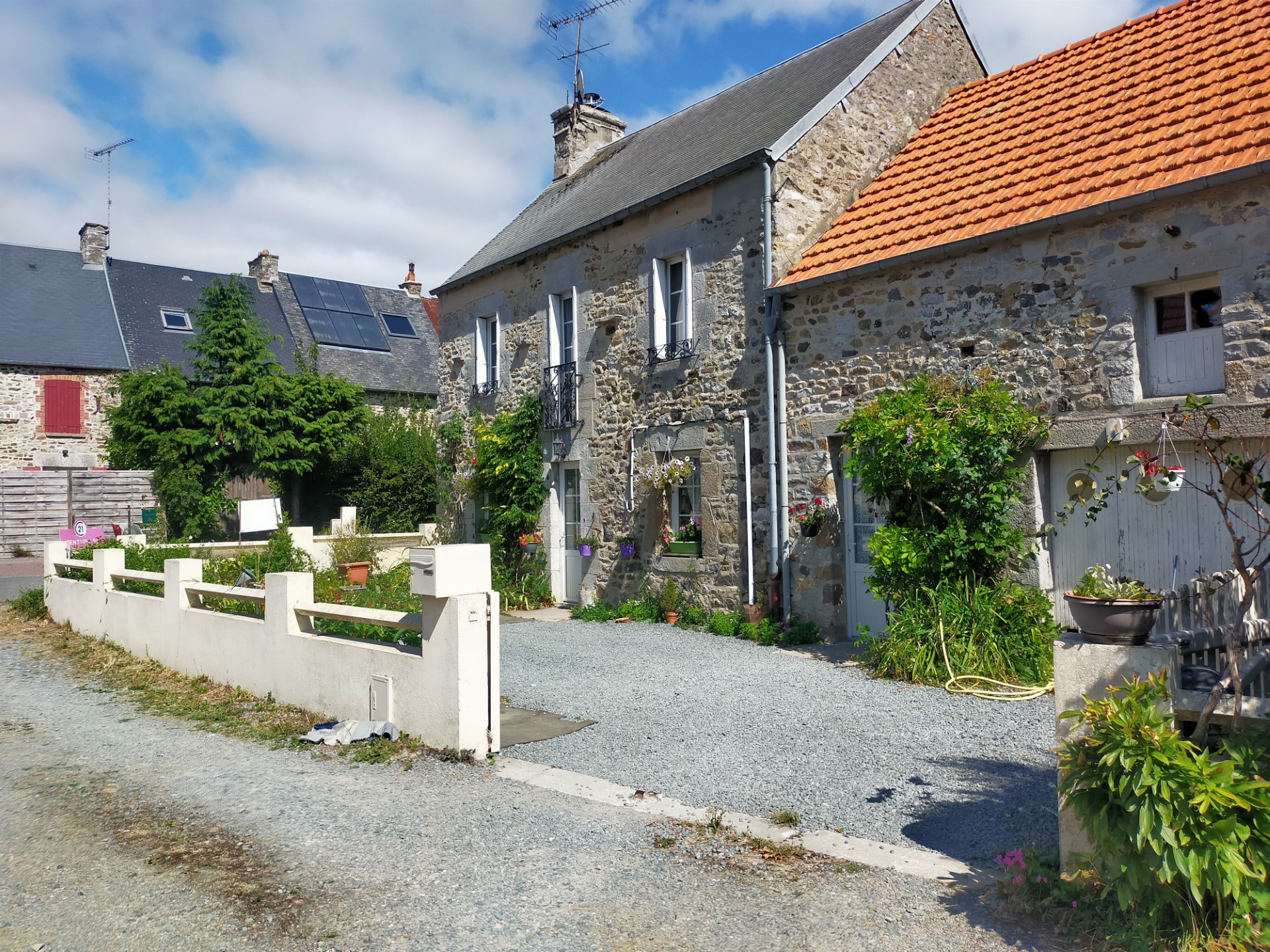 à vendre maison de 88 m2 en pierre entre Coutances et Agon-C