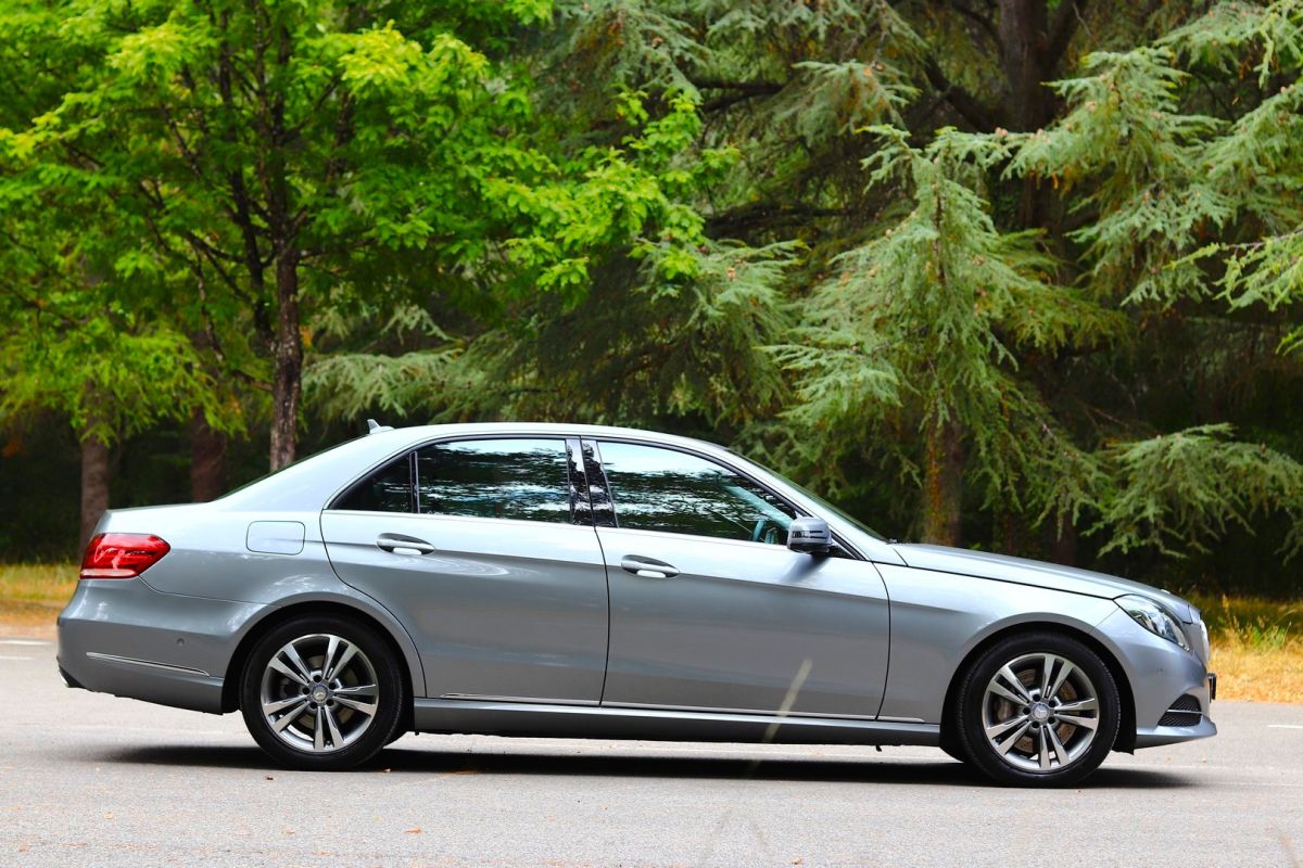 Photo 2 Superbe MERCEDES classe E 400 EXECUTIVE 3.0L V6 Bi-Turbo 333 cv, carnet Mercedes Complet / un seul propriétaire de 2014 à Juin 2026