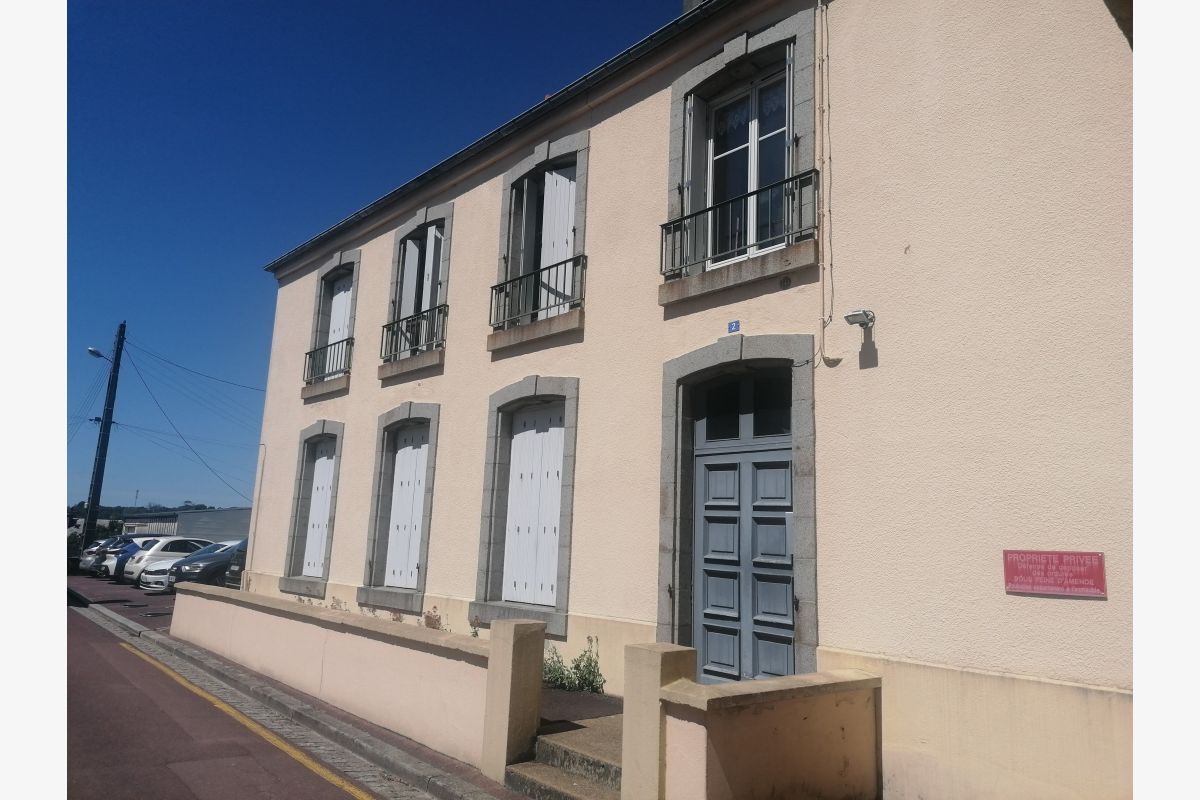 exclusivité, centre-ville, loue F2 rdc de 48.33 m2 av. cave,