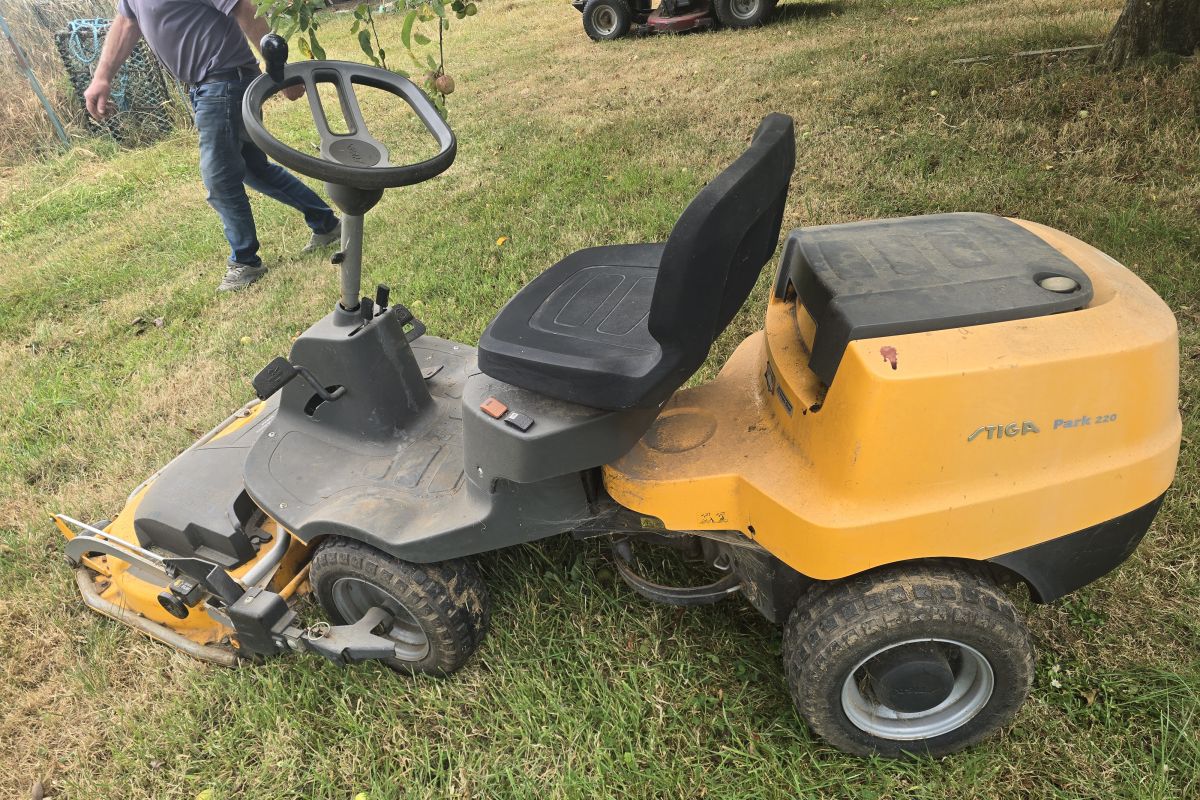 Photo 2 Tracteur tondeuse Spiga Park 220