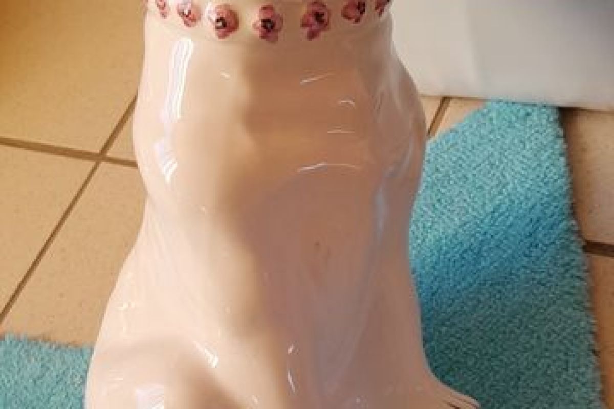 Photo 3 Statue Bouledogue Français Céramique Blanc Collier Rose