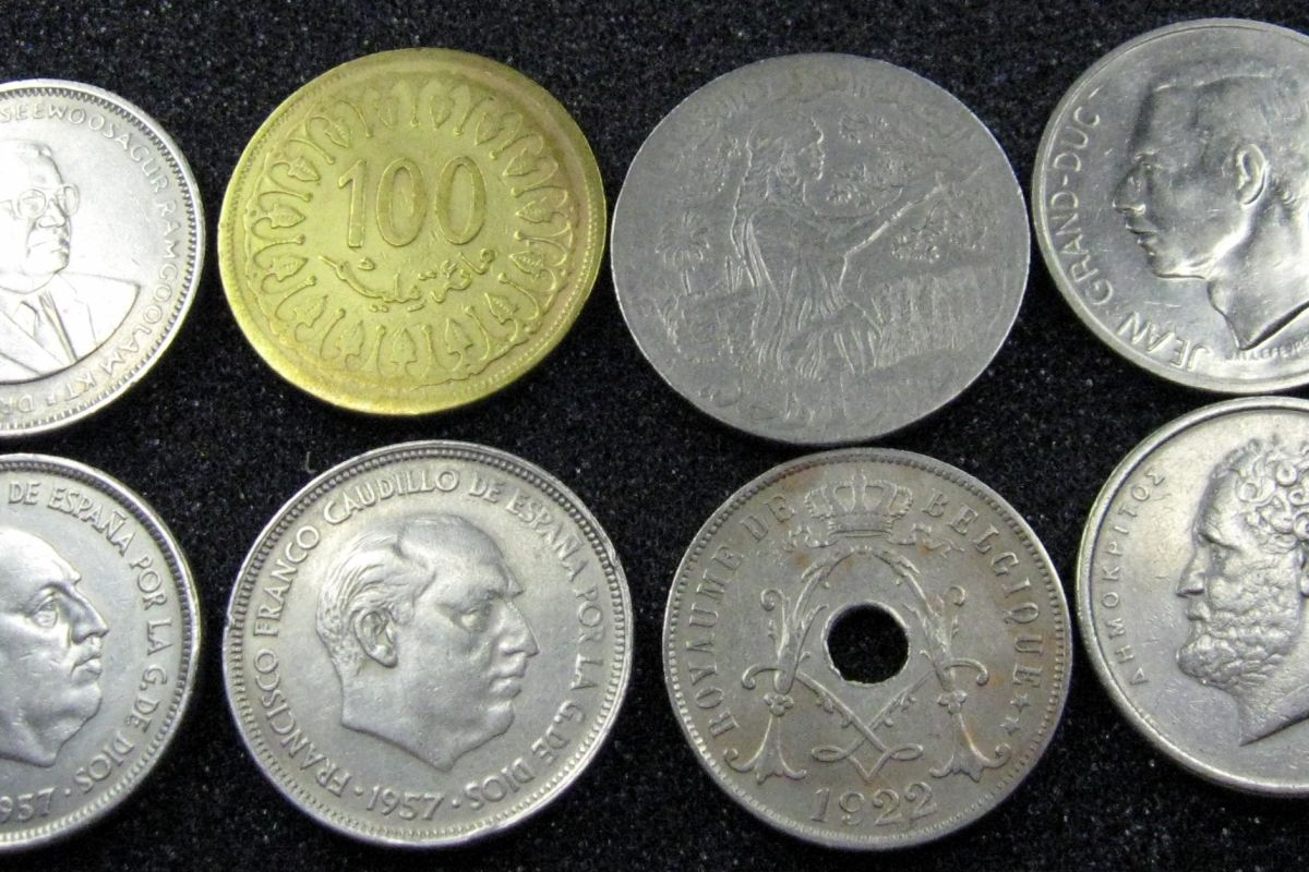 Photo 2 lot de 160 anciennes pieces de monnaie.