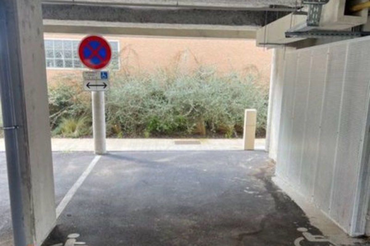 Location parking couvert et sécurisé
