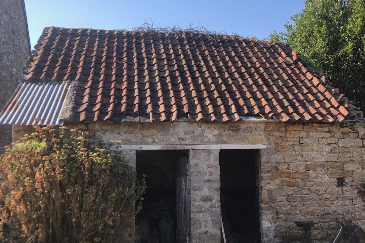 A donner, contre démontage, tuiles canal 30 m2