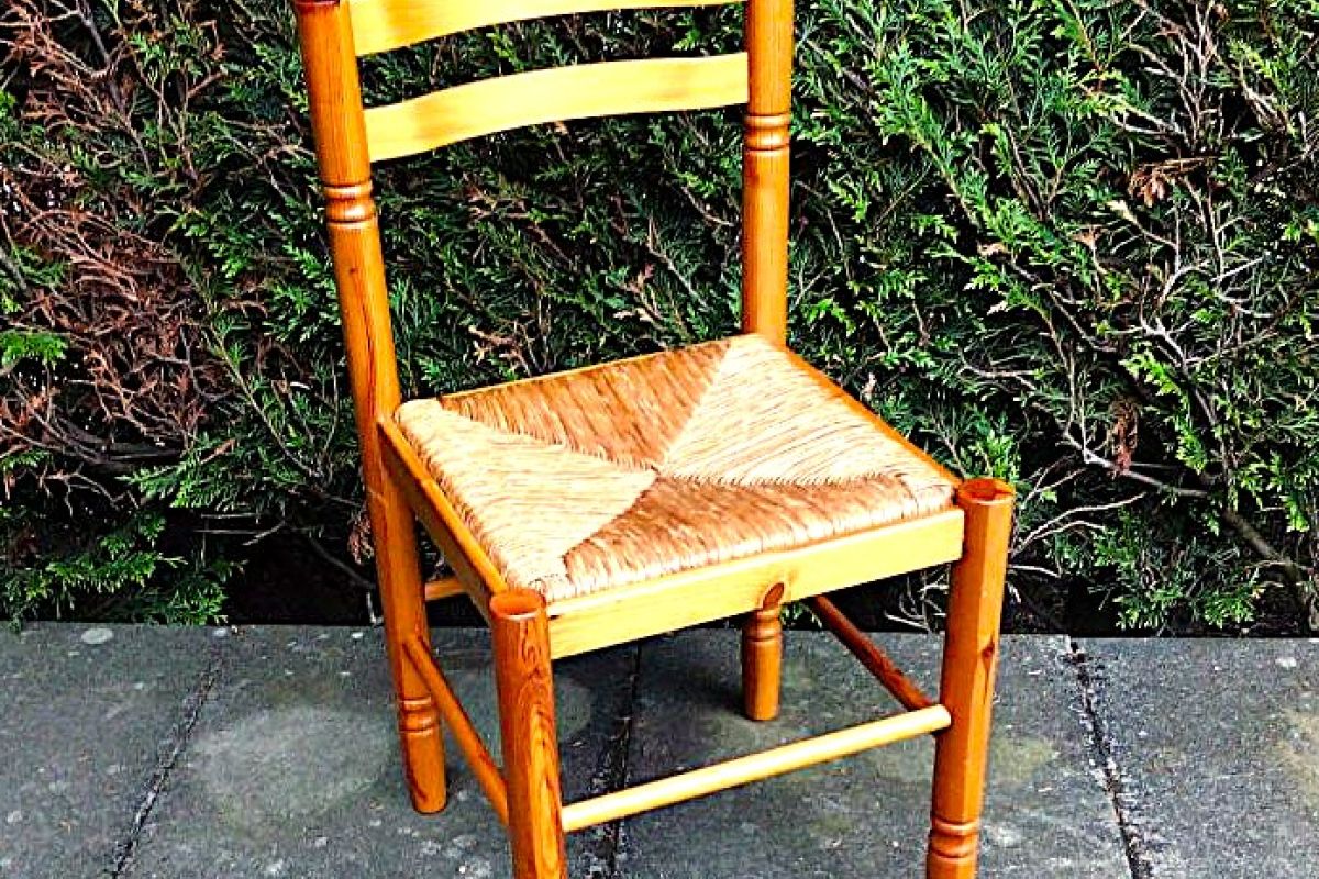 Chaise orpheline