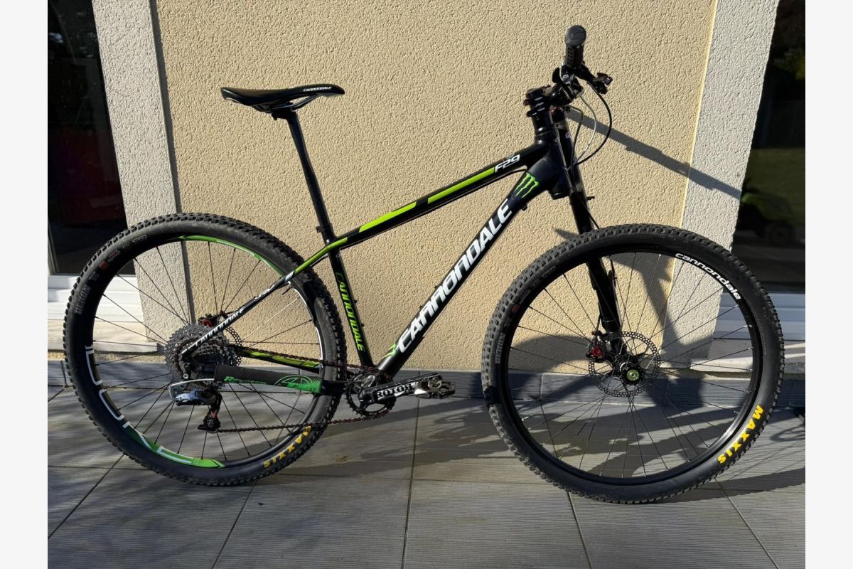 Vélo d'occasion avec accessoires