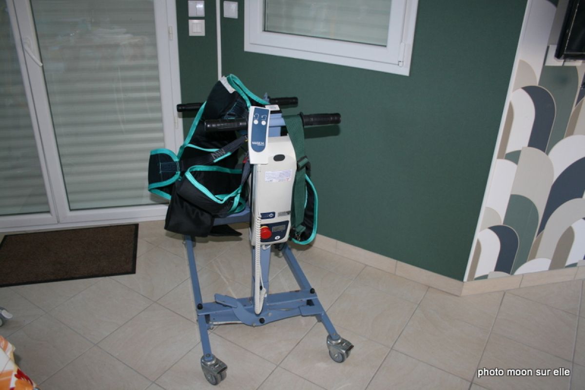 Vends verticalisateur électrique pour handicapé