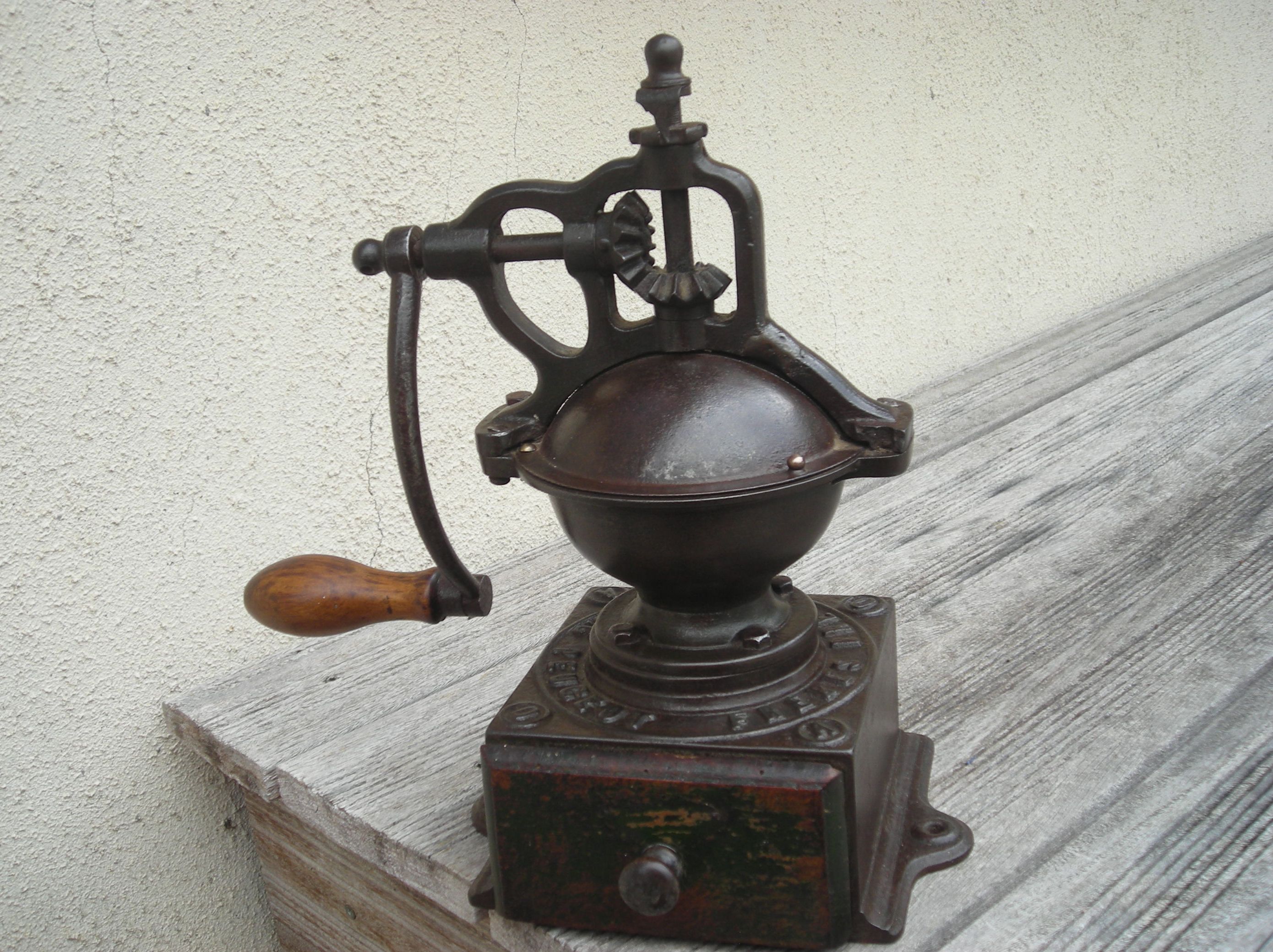 Moulin à café ancien